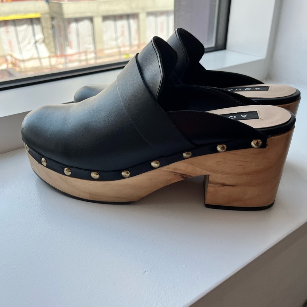 Women’s size 9 black Aqua clogs